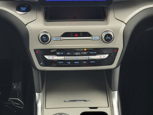 Used 2023 Ford Explorer XLT w/ Equipment Group 202A AWD/4WD image 23