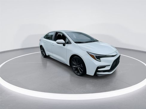 Used 2025 Toyota Corolla SE FWD image 2