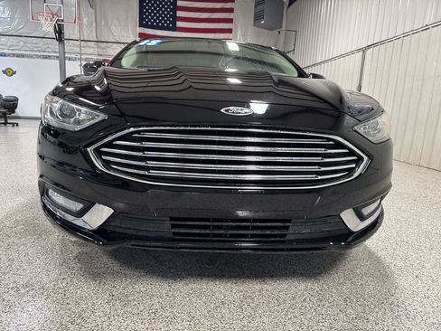 Used 2018 Ford Fusion SE w/ Equipment Group 201A FWD image 3