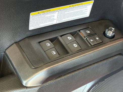 Used 2020 Toyota Tacoma TRD Off-Road w/ Technology Package AWD/4WD image 11