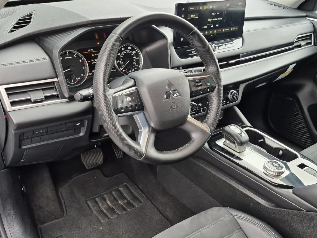 Used 2025 Mitsubishi Outlander SE AWD/4WD image 12