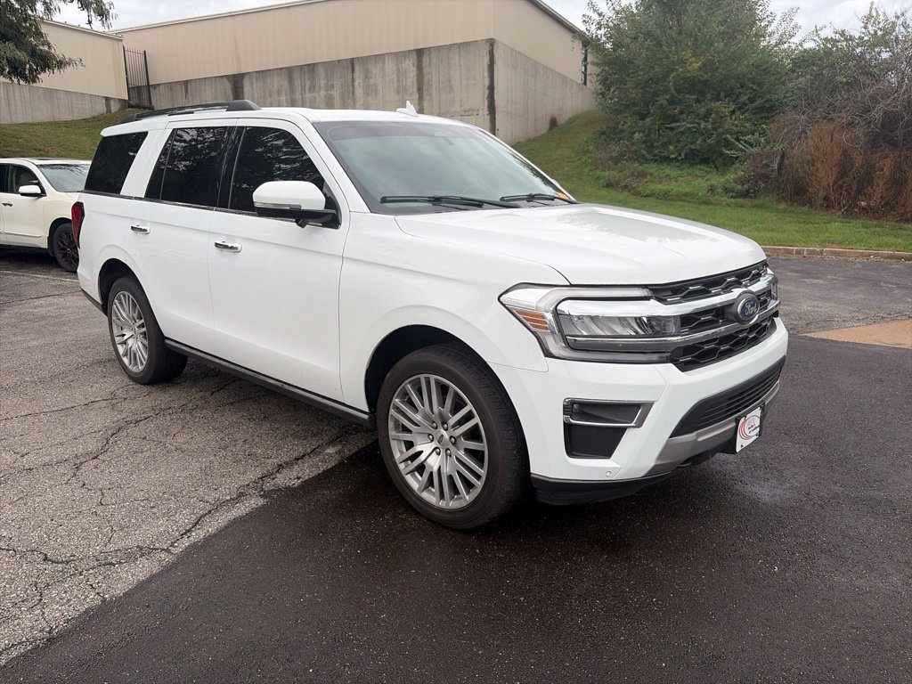 Used 2023 Ford Expedition Limited AWD/4WD image 3
