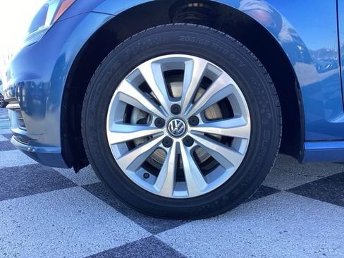 Used 2020 Volkswagen Golf 4-Door image 12