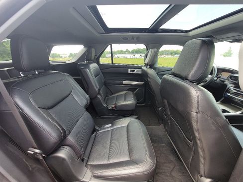 Used 2023 Ford Explorer Limited w/ Equipment Group 301A AWD/4WD image 35
