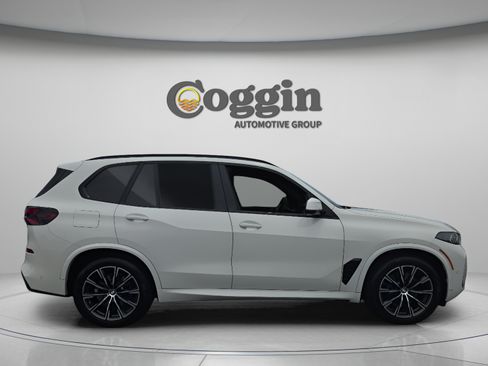 Certified 2024 BMW X5 xDrive40i w/ M Sport Package AWD/4WD image 6