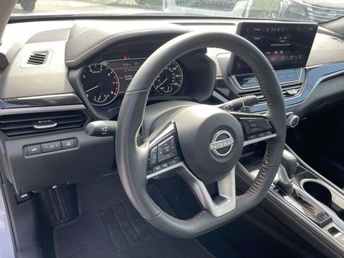 Used 2024 Nissan Altima 2.5 SR w/ SR Premium Package AWD/4WD image 18