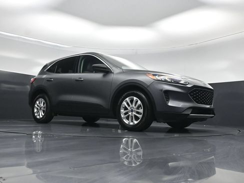 Used 2022 Ford Escape SE FWD image 3