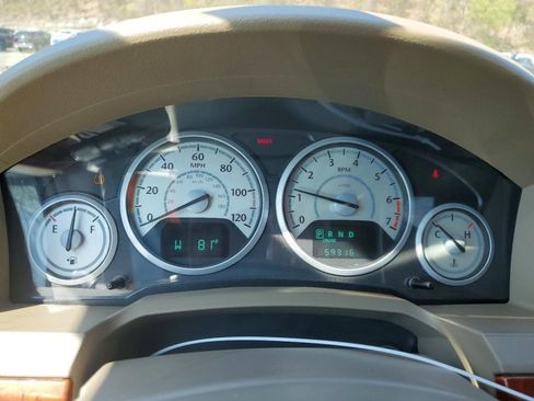 Used 2009 Chrysler Town & Country Touring w/ Family Value Group FWD image 8