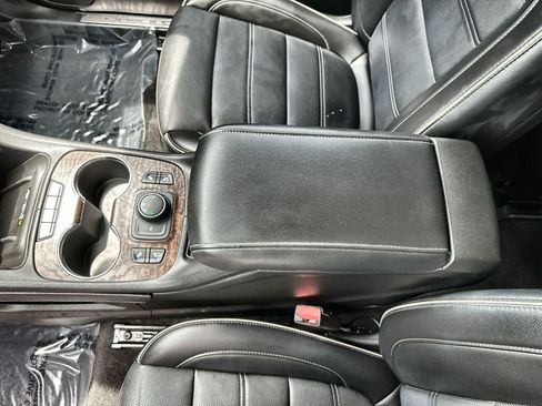 Used 2021 GMC Acadia Denali w/ Denali Technology Package FWD image 22