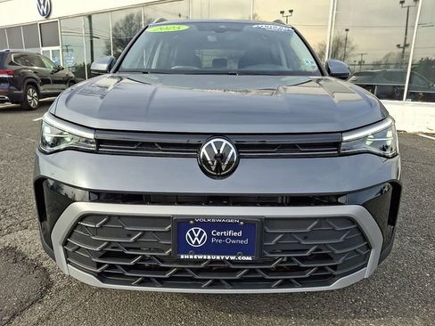 Certified 2025 Volkswagen Taos SE w/ Panoramic Sunroof Package image 2