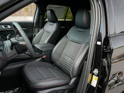 New 2026 Ford Explorer ST-Line w/ ST-Line Street Pack image 15