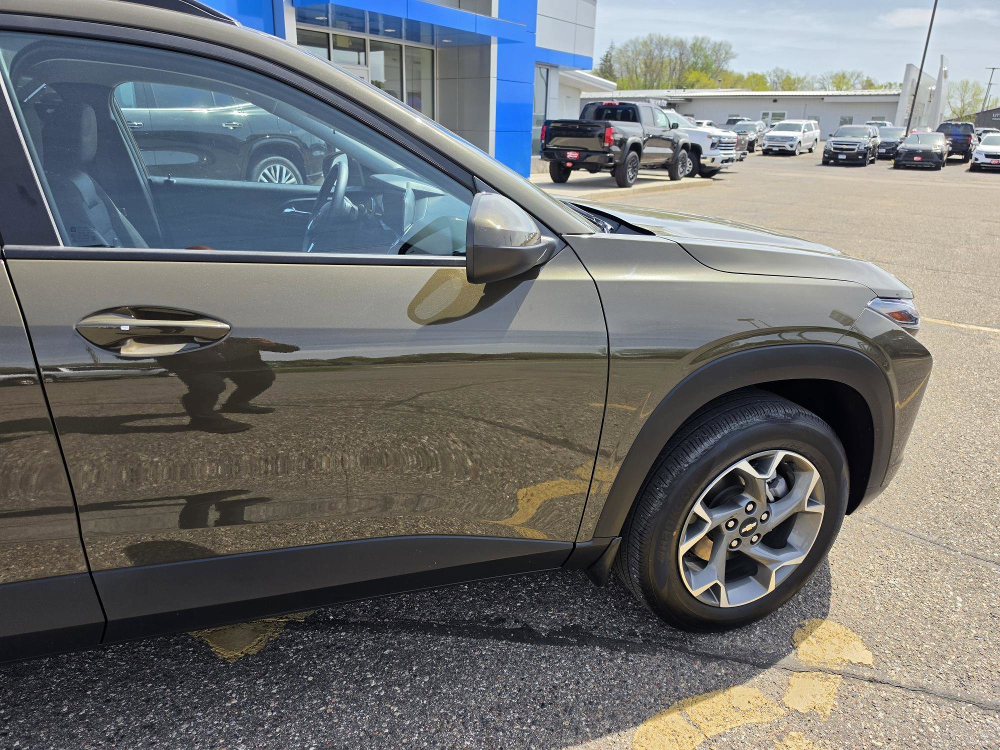 Used 2024 Chevrolet Trax LT w/ Driver Confidence Package FWD image 16