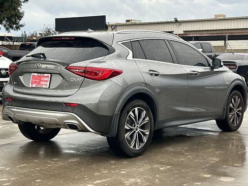 Used 2017 INFINITI QX30 Premium w/ Navigation Package image 3
