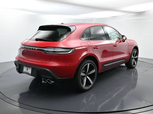 Certified 2025 Porsche Macan AWD/4WD image 14