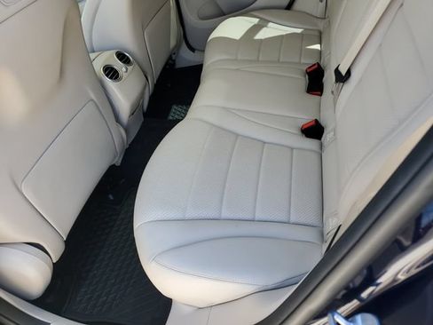 Used 2018 Mercedes-Benz GLC 300 4MATIC image 27