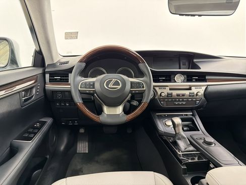 Used 2016 Lexus ES 350 w/ Premium Package w/Wood Trim FWD image 28