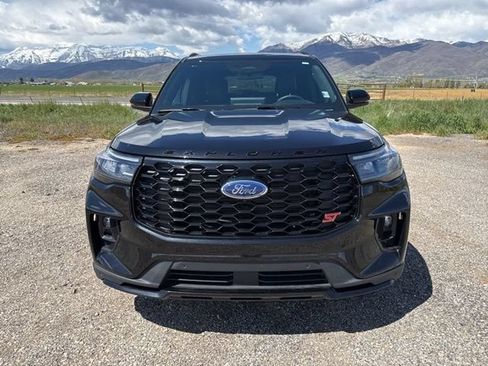 Used 2025 Ford Explorer ST AWD/4WD image 2