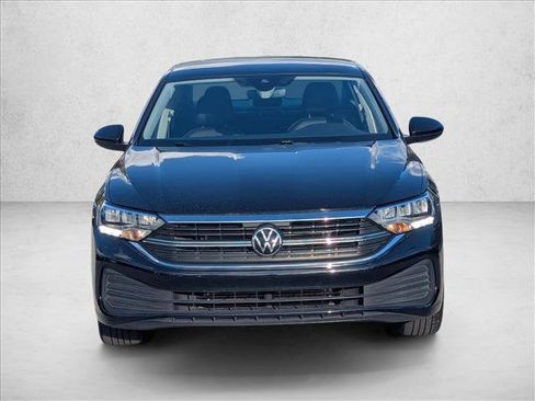 Used 2023 Volkswagen Jetta SE w/ Panoramic Sunroof Package image 2