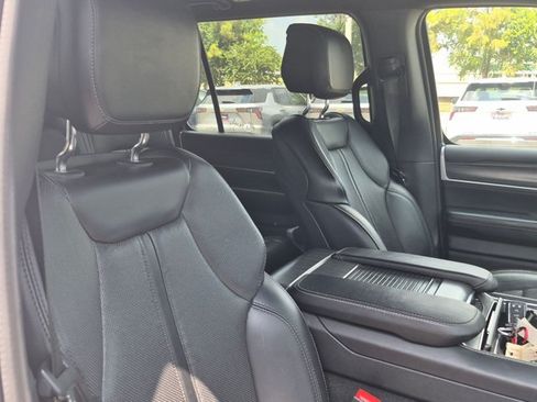 Used 2024 Jeep Wagoneer Series II w/ Flexible Seating Group AWD/4WD image 14