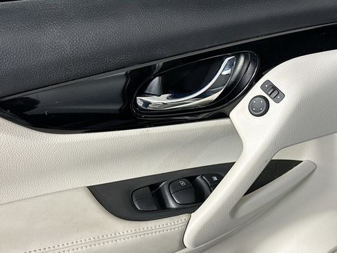 Used 2022 Nissan Rogue Sport SV image 15