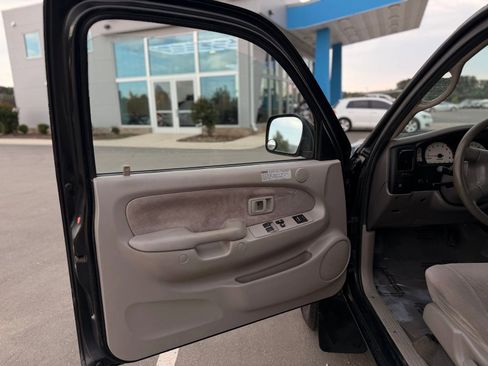Used 2003 Toyota Tacoma PreRunner RWD image 13