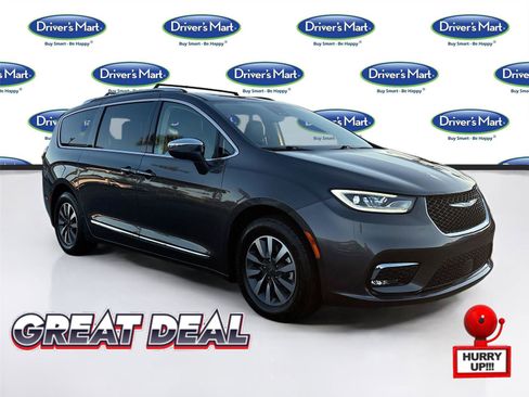 Used 2021 Chrysler Pacifica Limited w/ Uconnect Theater Family Group image 1