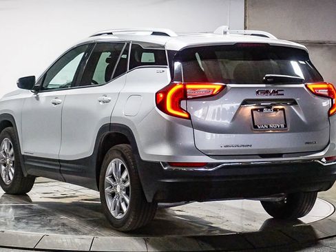 Used 2022 GMC Terrain SLT image 8