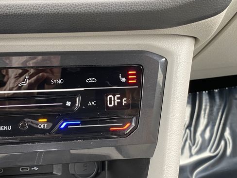 Certified 2022 Volkswagen Tiguan SE FWD image 33