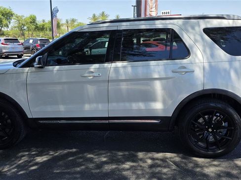 Used 2016 Ford Explorer XLT w/ Equipment Group 201A FWD image 8