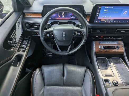 Certified 2025 Lincoln Aviator Black Label image 18