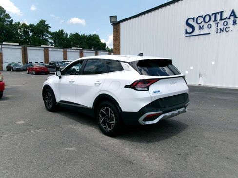 Used 2025 Kia Sportage LX FWD image 8