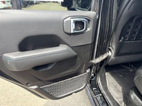 Used 2022 Jeep Wrangler Unlimited Rubicon 4xe w/ Cold Weather Group AWD/4WD image 16