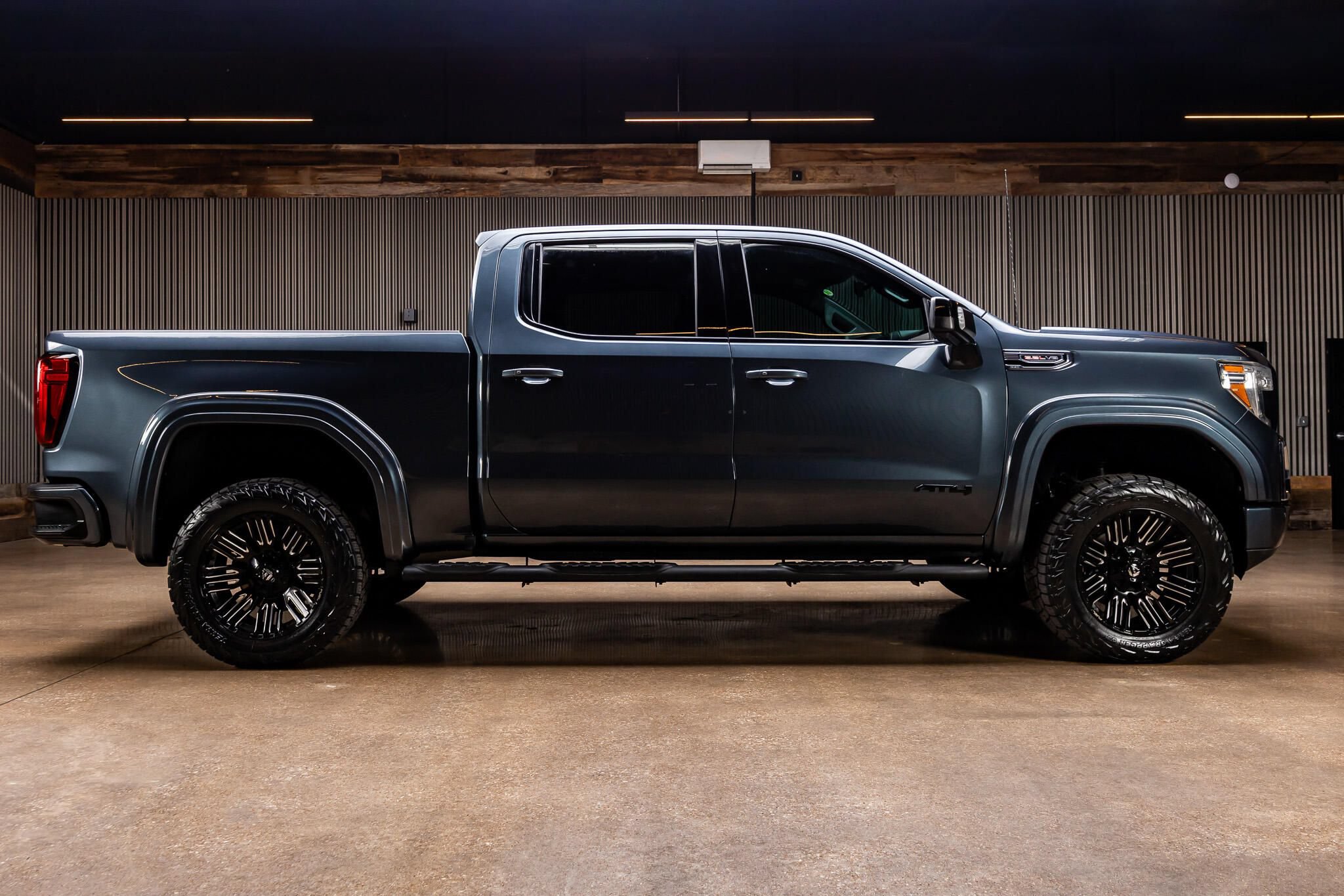 Used 2020 GMC Sierra 1500 AT4 w/ AT4 Premium Package AWD/4WD image 10