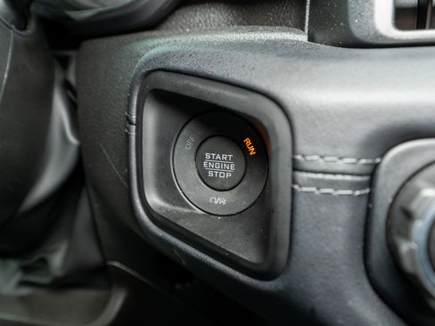 Used 2025 Jeep Wrangler Sahara image 29