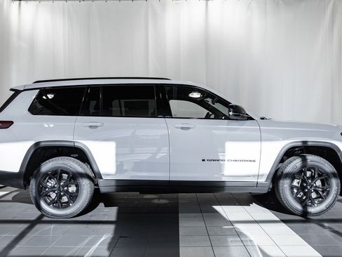 New 2025 Jeep Grand Cherokee L Altitude image 3