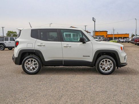 Used 2023 Jeep Renegade Latitude image 3