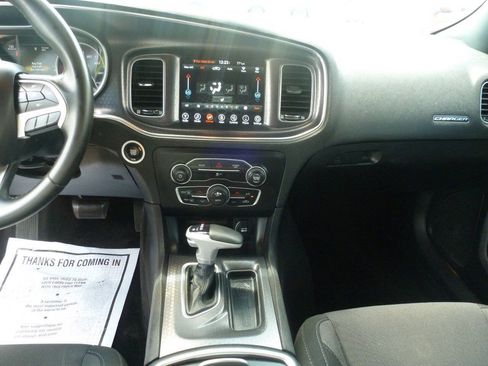 Used 2017 Dodge Charger SXT AWD/4WD image 19