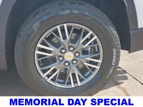 New 2026 Chevrolet Traverse LT w/ Sun and Wheel Package FWD image 37