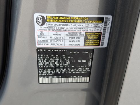 Used 2025 Volkswagen ID. Buzz Pro S Plus RWD image 38