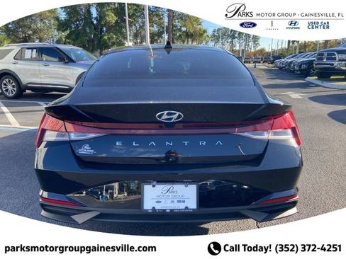 Certified 2023 Hyundai Elantra SE image 4