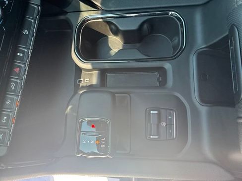 Used 2024 GMC Sierra 1500 AT4 w/ Technology Package AWD/4WD image 19