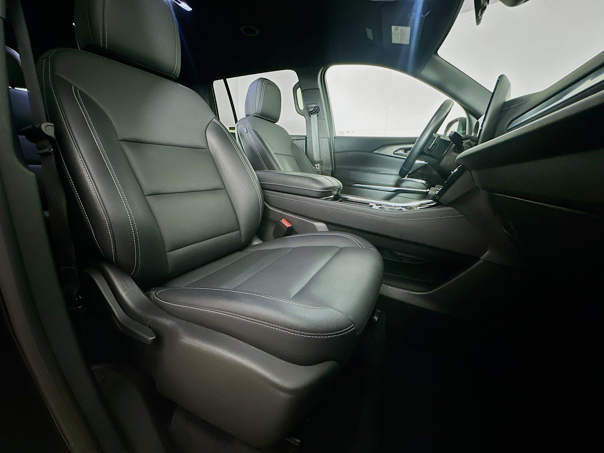 Used 2025 Chevrolet Traverse LT AWD/4WD image 32