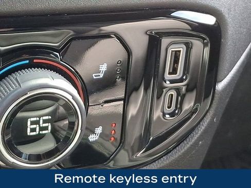 Used 2023 Chevrolet Silverado 1500 LT AWD/4WD image 16