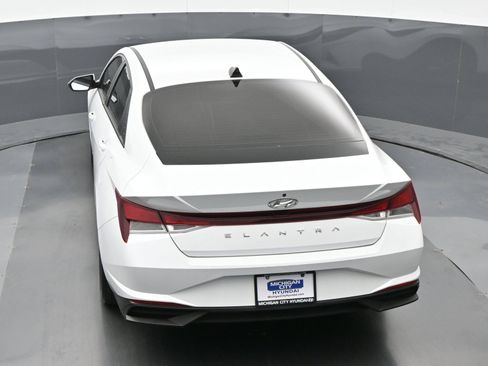 Certified 2021 Hyundai Elantra SEL FWD image 29