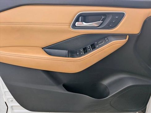 Used 2021 Nissan Rogue Platinum FWD image 11