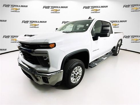 Used 2025 Chevrolet Silverado 2500 LT w/ Convenience Package image 3