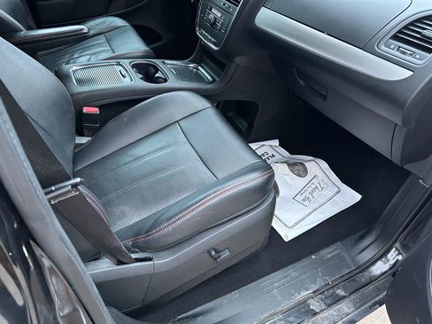 Used 2013 Dodge Grand Caravan R/T w/ Driver Convenience Group FWD image 12