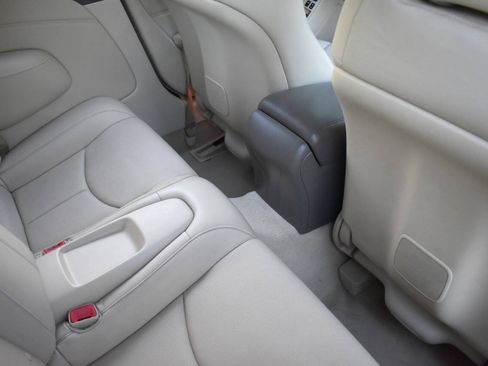 Used 2010 INFINITI G37 Convertible w/ Premium Pkg RWD image 30