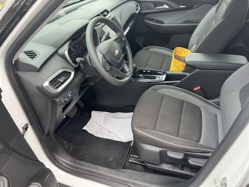 Used 2023 Chevrolet TrailBlazer LS AWD/4WD image 16