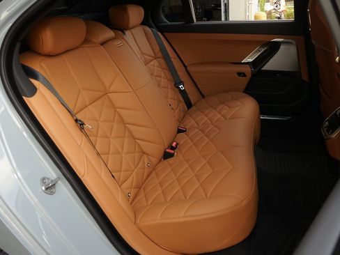 Used 2025 BMW 740i image 17